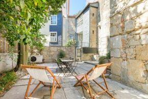 GuestReady - Historic Courtyard Townhouse